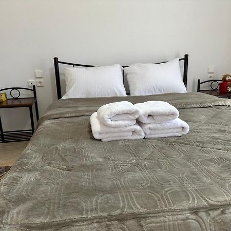 Georgia'S Guesthouse كالامباكا المظهر الخارجي الصورة