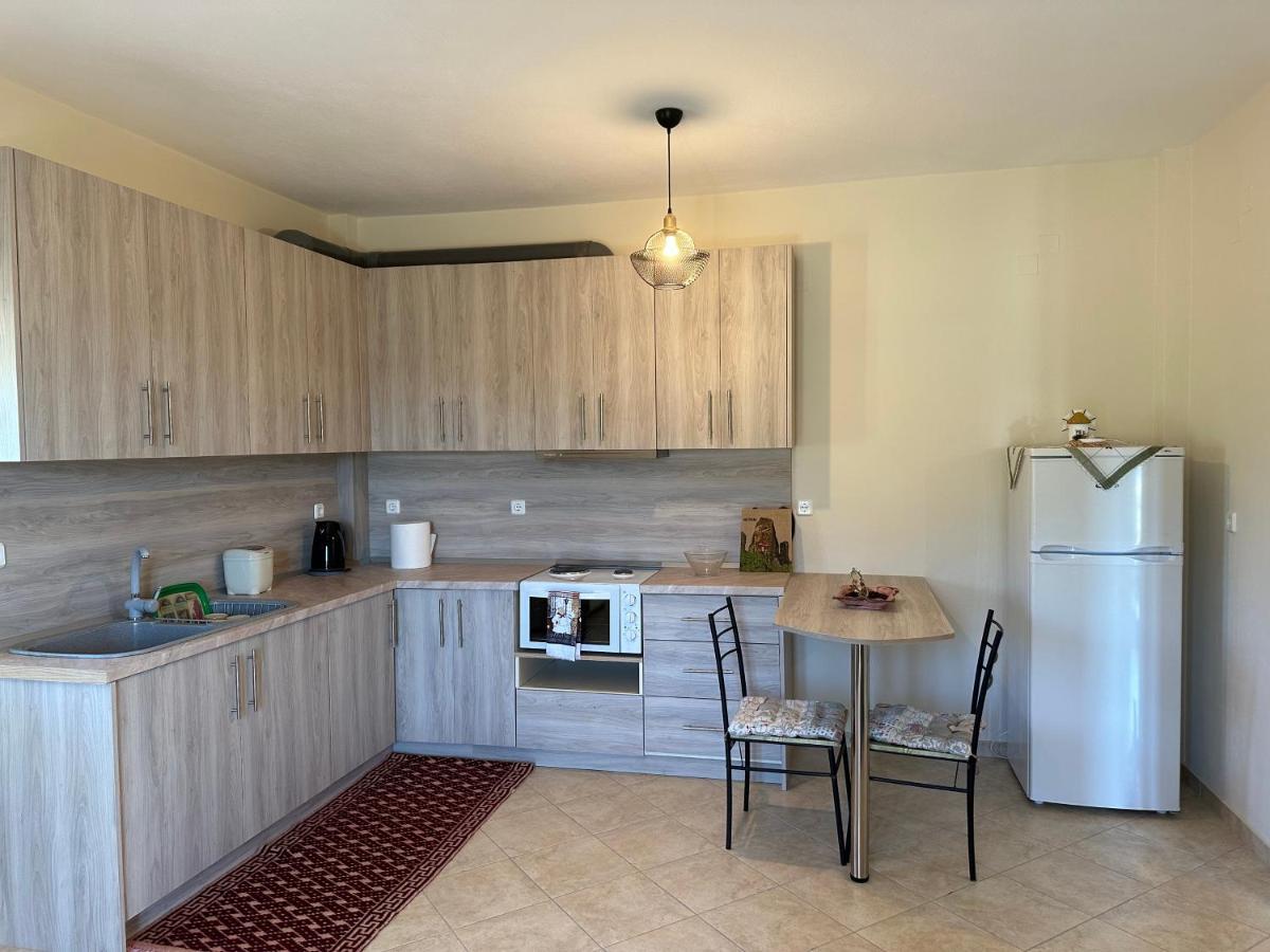 Georgia'S Guesthouse كالامباكا المظهر الخارجي الصورة